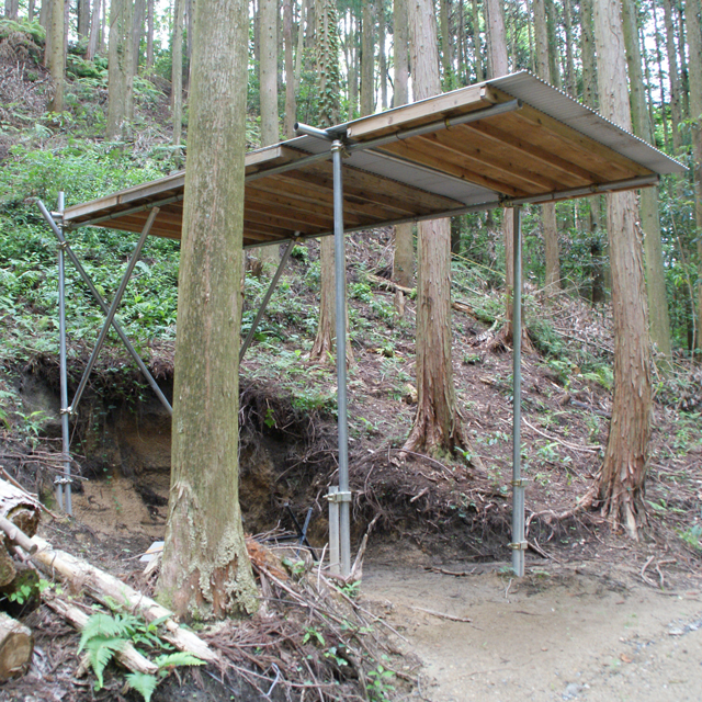 屋根付き喫煙所完備！
